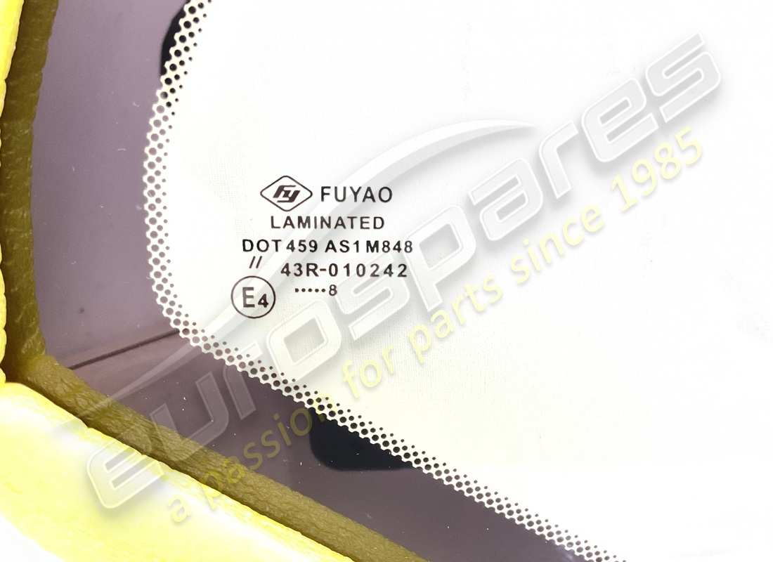 nouveau (autre) pare-brise eurospares. numéro de pièce 007015017 (2)