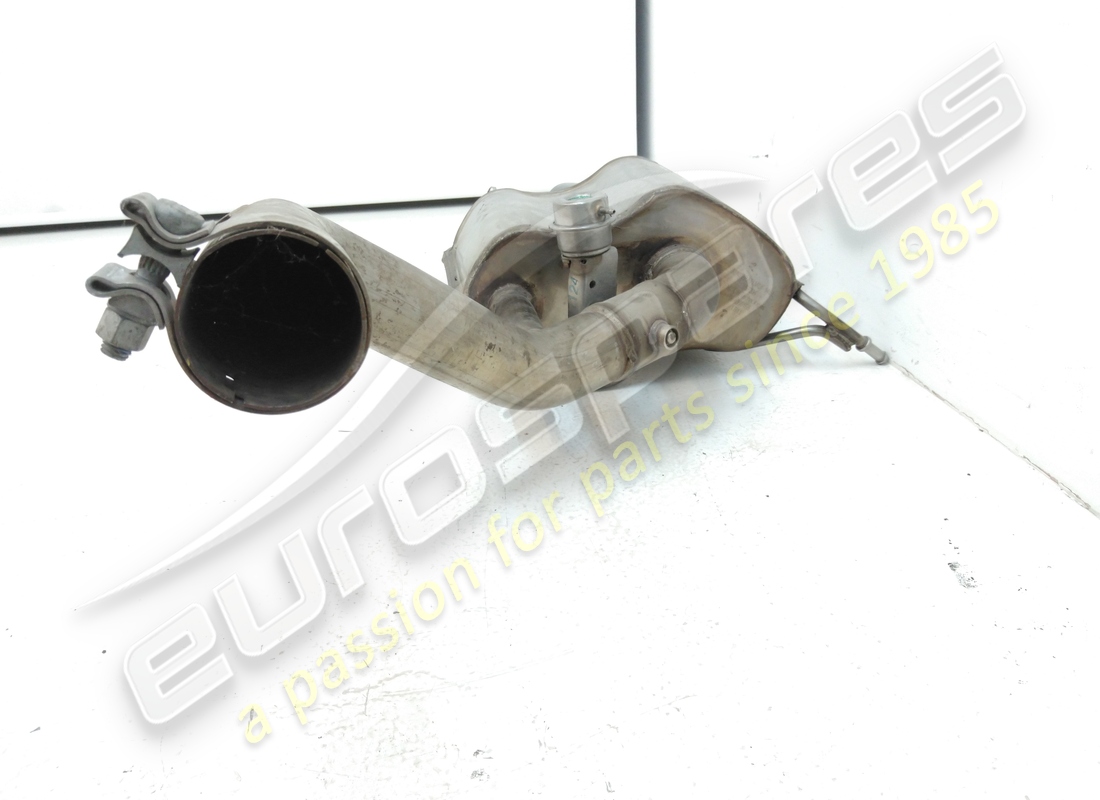 nouveau silencieux arrière gauche maserati. numéro de pièce 257204 (3)