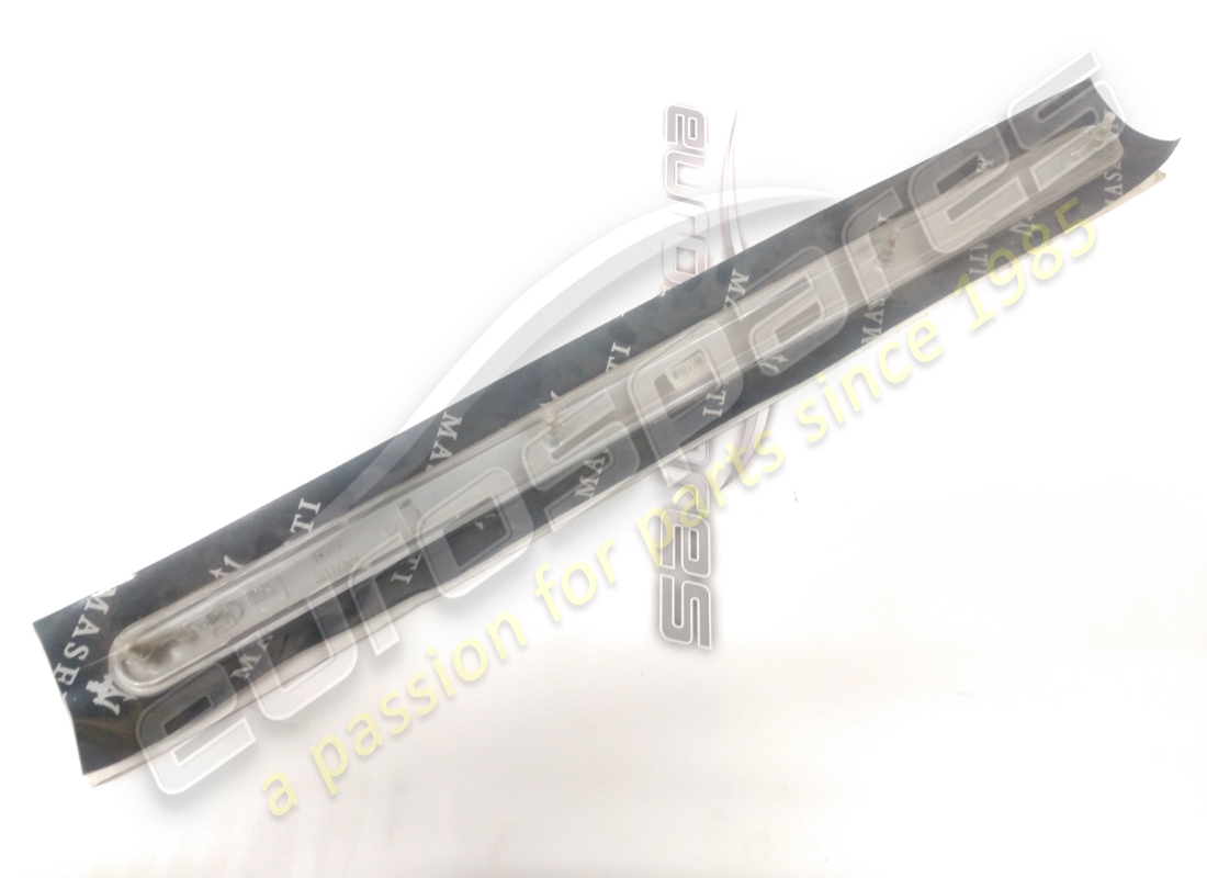 nouvelle garniture gauche en carbone maserati. numéro de pièce 67027700 (1)