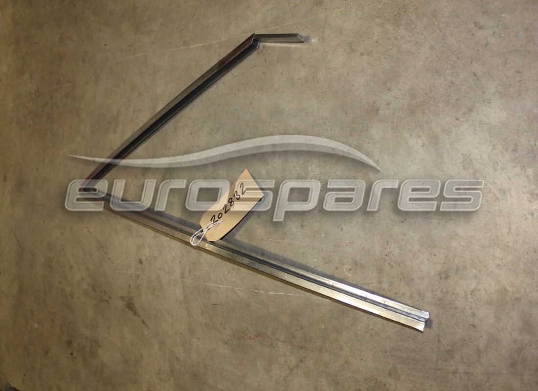 nouveau cadre de vitre de custode avant droit ferrari. numéro de pièce 20283200 (1)