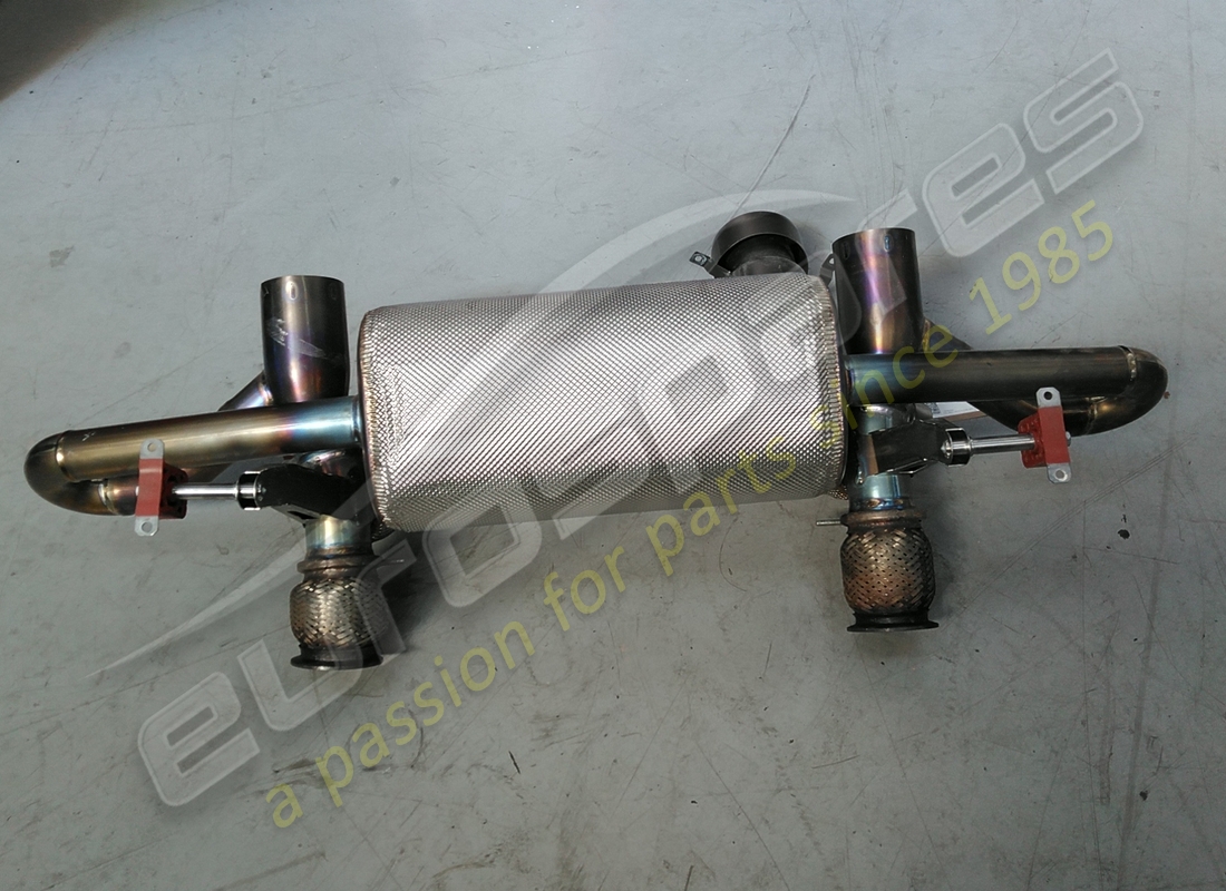 utilisé lamborghini échappement en titane huracan. numéro de pièce 4t0251051l (2)