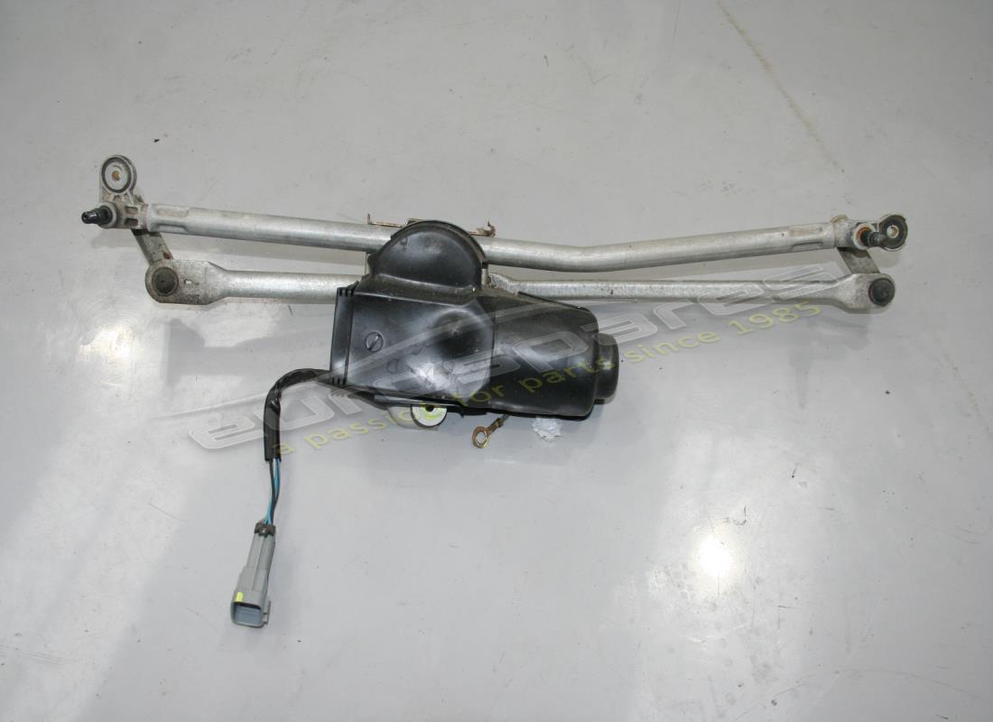 Essuie-glace complet d'occasion Maserati pour conduite à gauche. Numéro de pièce 67115800 (1)