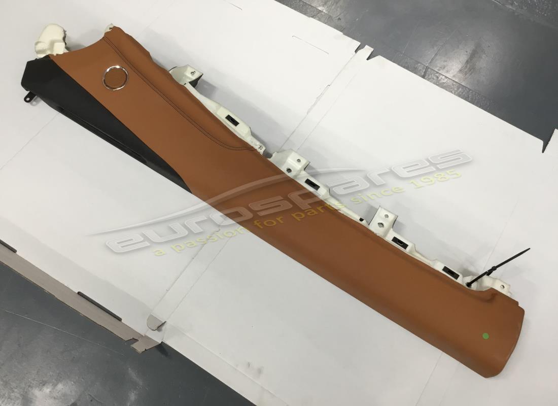 nouvelle ferrari partie supérieure du panneau de porte gauche. numéro de pièce 83752800 (1)