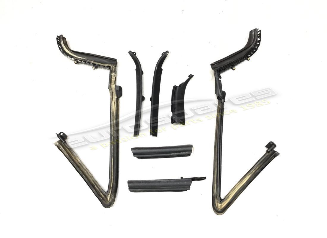 lamborghini kit d'étanchéité arrière avec fixation utilisé. numéro de pièce 4t7845433 (1)