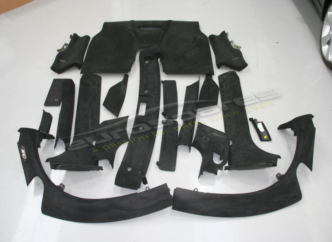 kit de garniture intérieure lamborghini utilisé en alcantara. numéro de pièce 407872990 (1)
