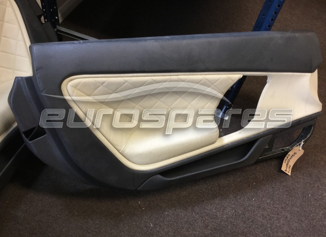 PANNEAU DE GARNITURE DE PORTE Lamborghini UTILISÉ. NUMÉRO DE PIÈCE 401867105G (1)