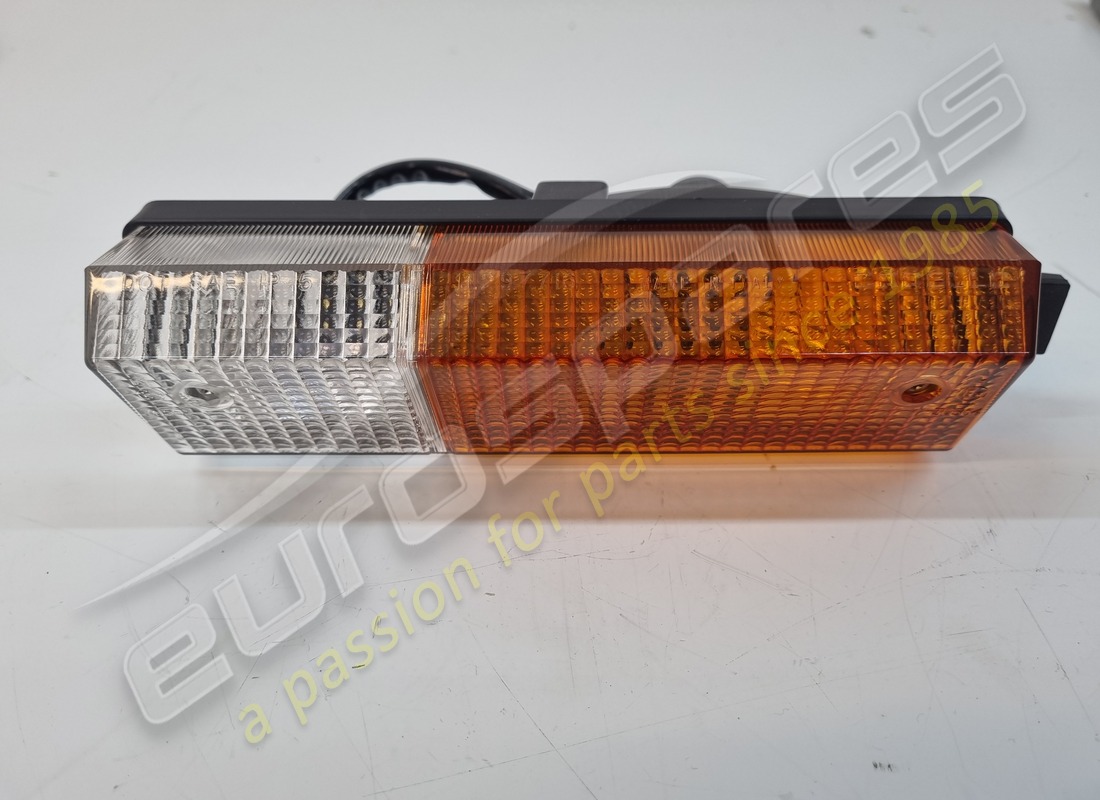 NOUVEAU CLIGNOTANT AVANT GAUCHE Ferrari ET UNITÉ DE FEU LATÉRAL AVEC LENTILLE ORANGE/CLAIRE. NUMÉRO DE PIÈCE 60121100 (1)