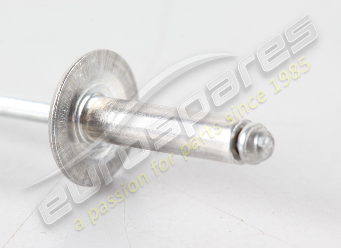 nouveau rivet aveugle lamborghini. numéro de pièce n90248401 (2)