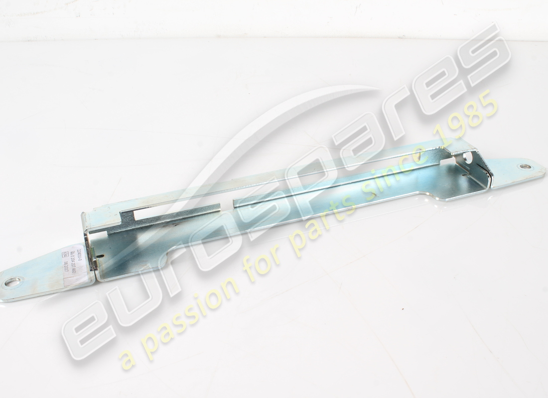 utilisé le support maserati. numéro de pièce 224010 (1)