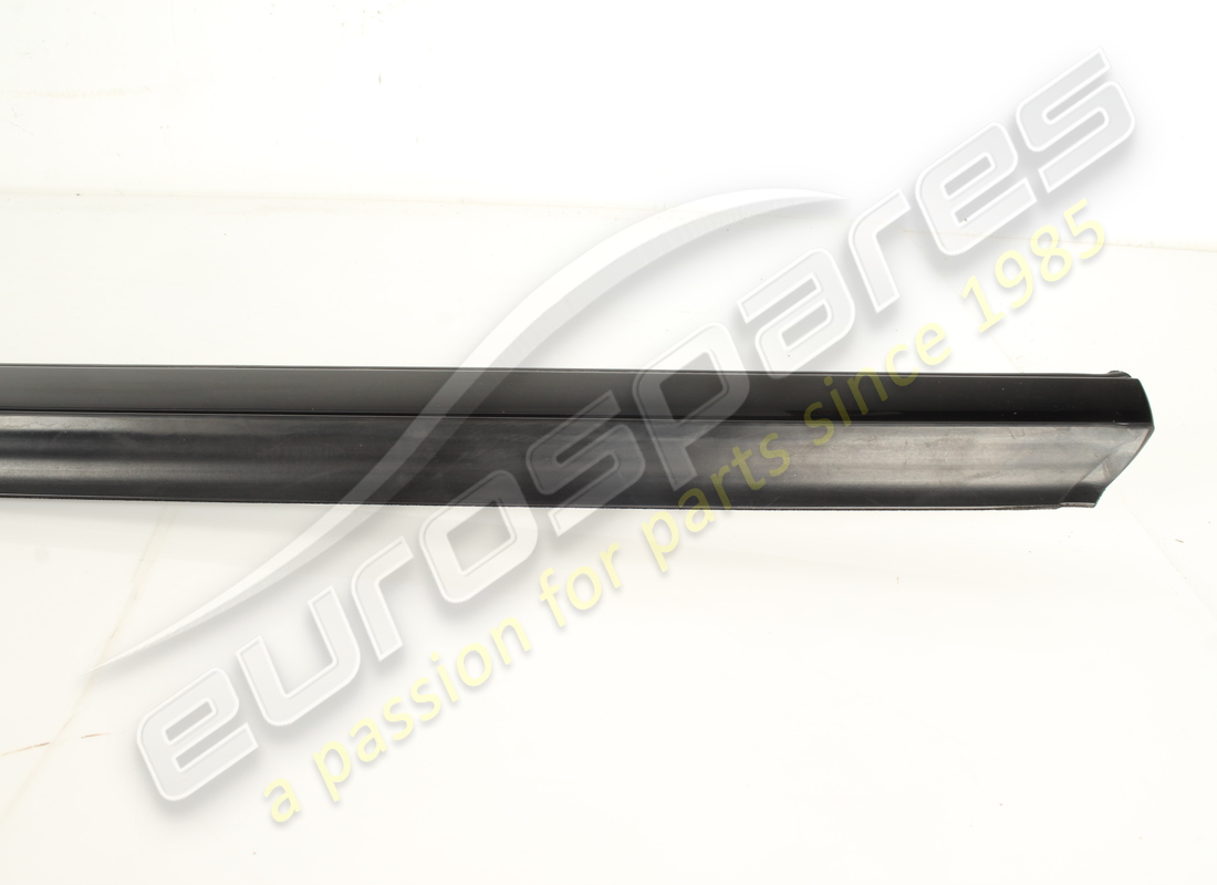 joint de grattoir de vitre extérieure droit d'occasion maserati. numéro de pièce 82076000 (4)