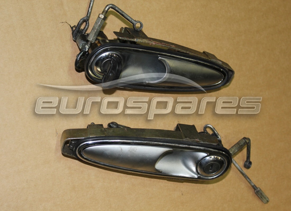 UTILISÉ Ferrari PAIRE DE POIGNÉES EXTÉRIEURES AVEC CLÉS . NUMÉRO DE PIÈCE 60998700 (1)
