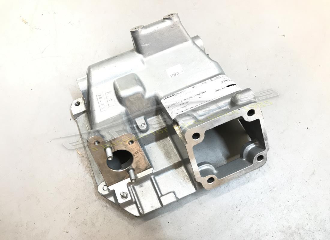 nouveau support de pédales complet ferrari. numéro de pièce 179933 (1)