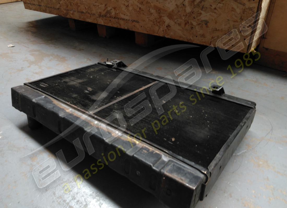 radiateur ferrari utilisé. numéro de pièce 126887 (4)