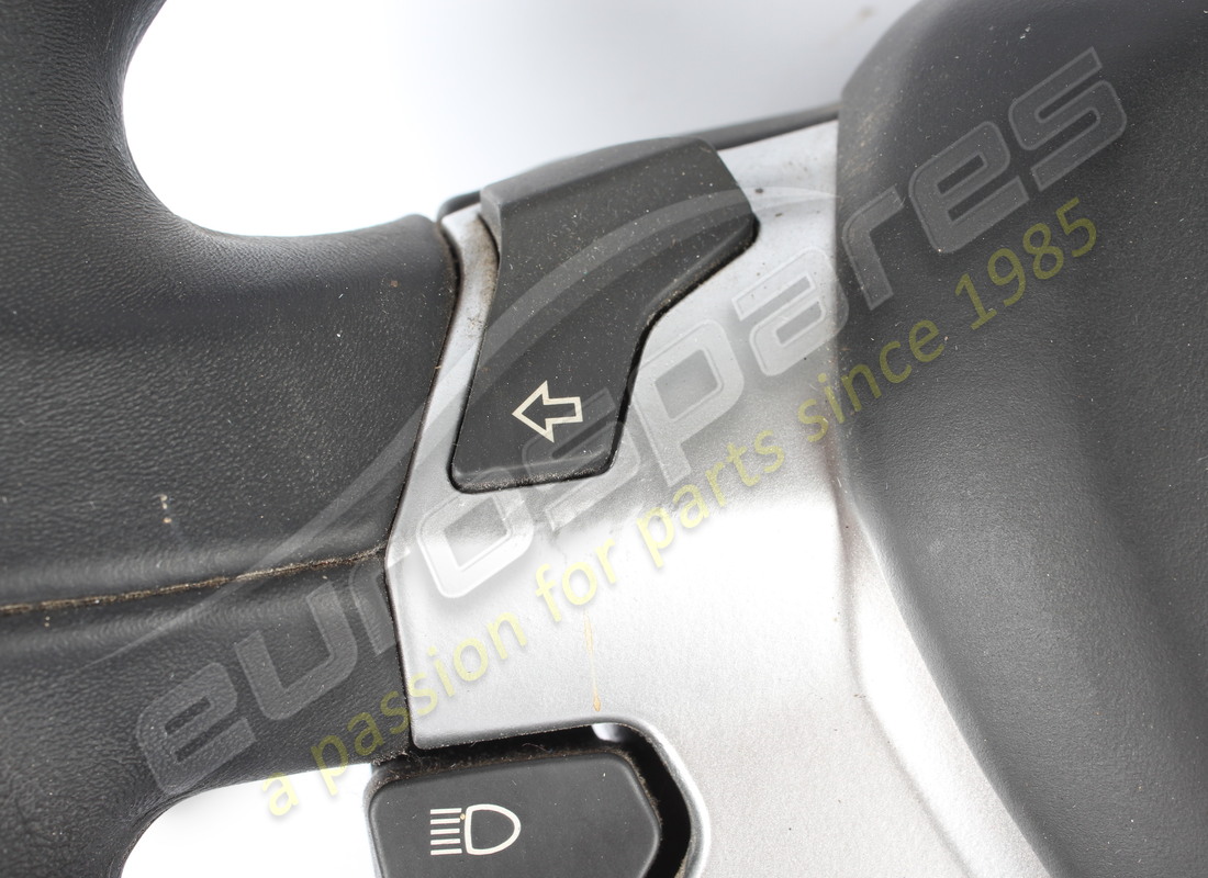 volant de ferrari utilisé. numéro de pièce 88409900 (2)