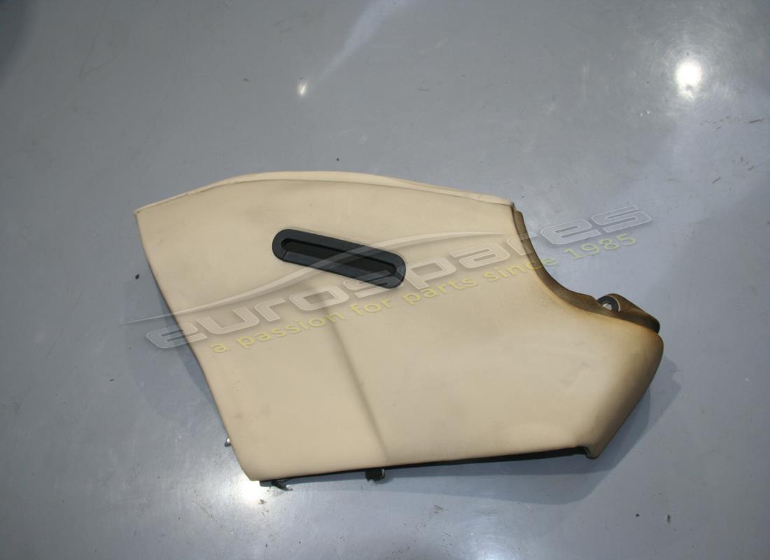 GARNITURE LATÉRALE SUPÉRIEURE DROITE Ferrari UTILISÉE. NUMÉRO DE PIÈCE 843304.. (1)
