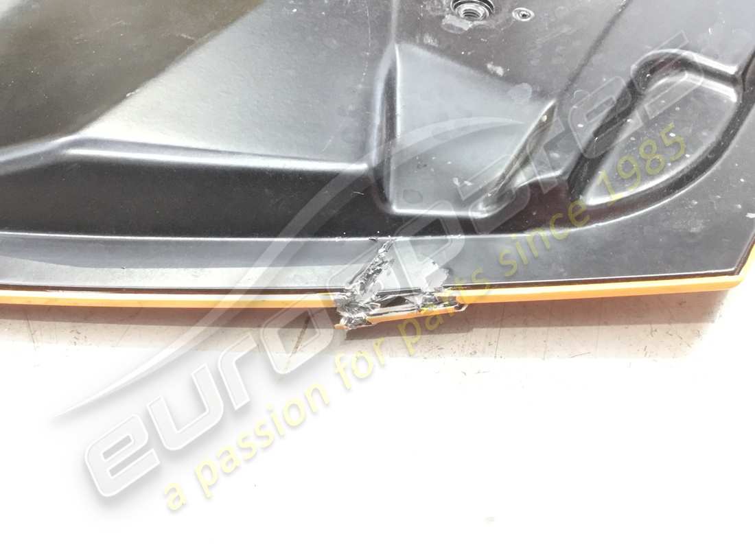 couvercle de coffre lamborghini endommagé. numéro de pièce 476827025 (4)