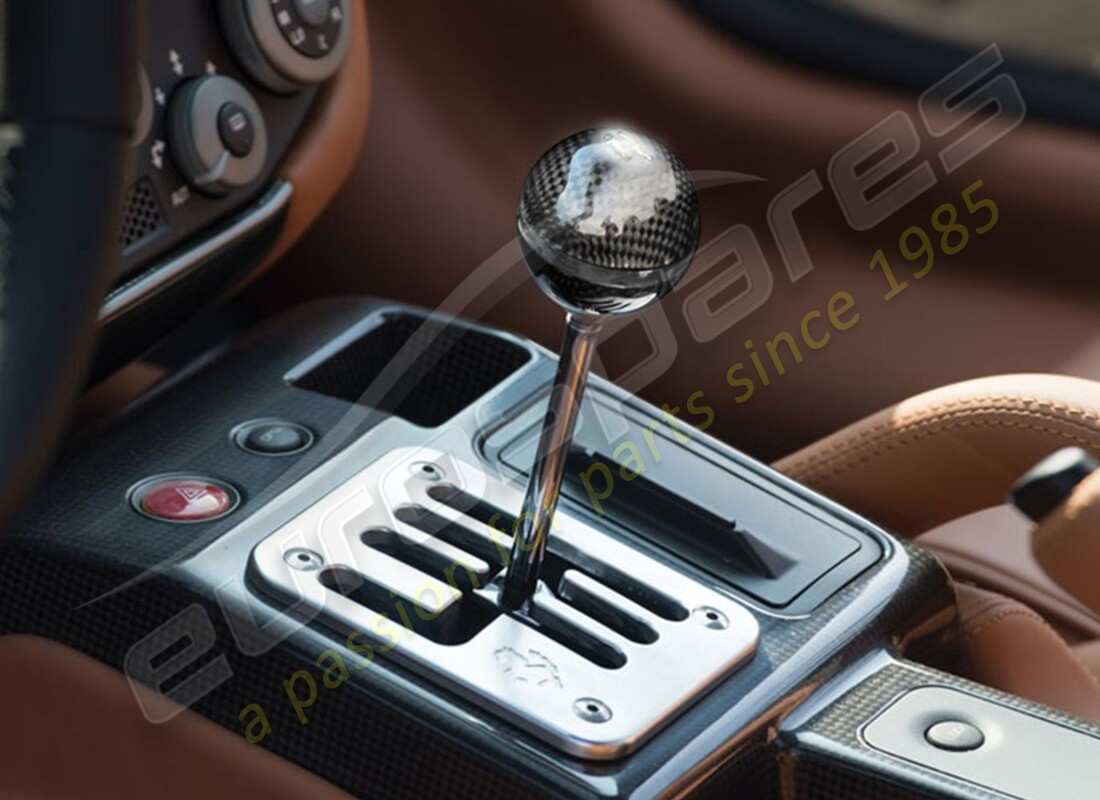 nouveau pommeau de levier de vitesses en fibre de carbone ferrari. référence 223131 (1)