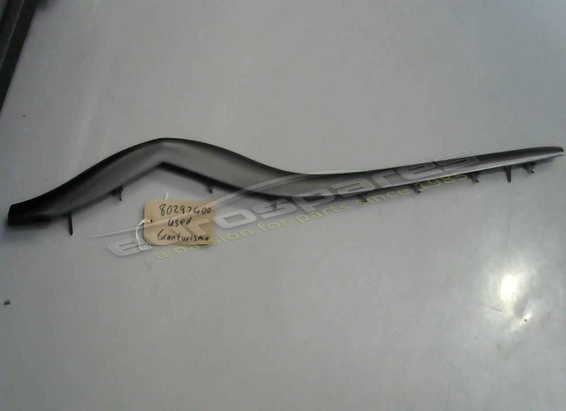 Maserati MOULURE DE TABLEAU DE BORD GAUCHE QUARZ FUMÉ OCCASION . NUMÉRO DE PIÈCE 80297400 (1)