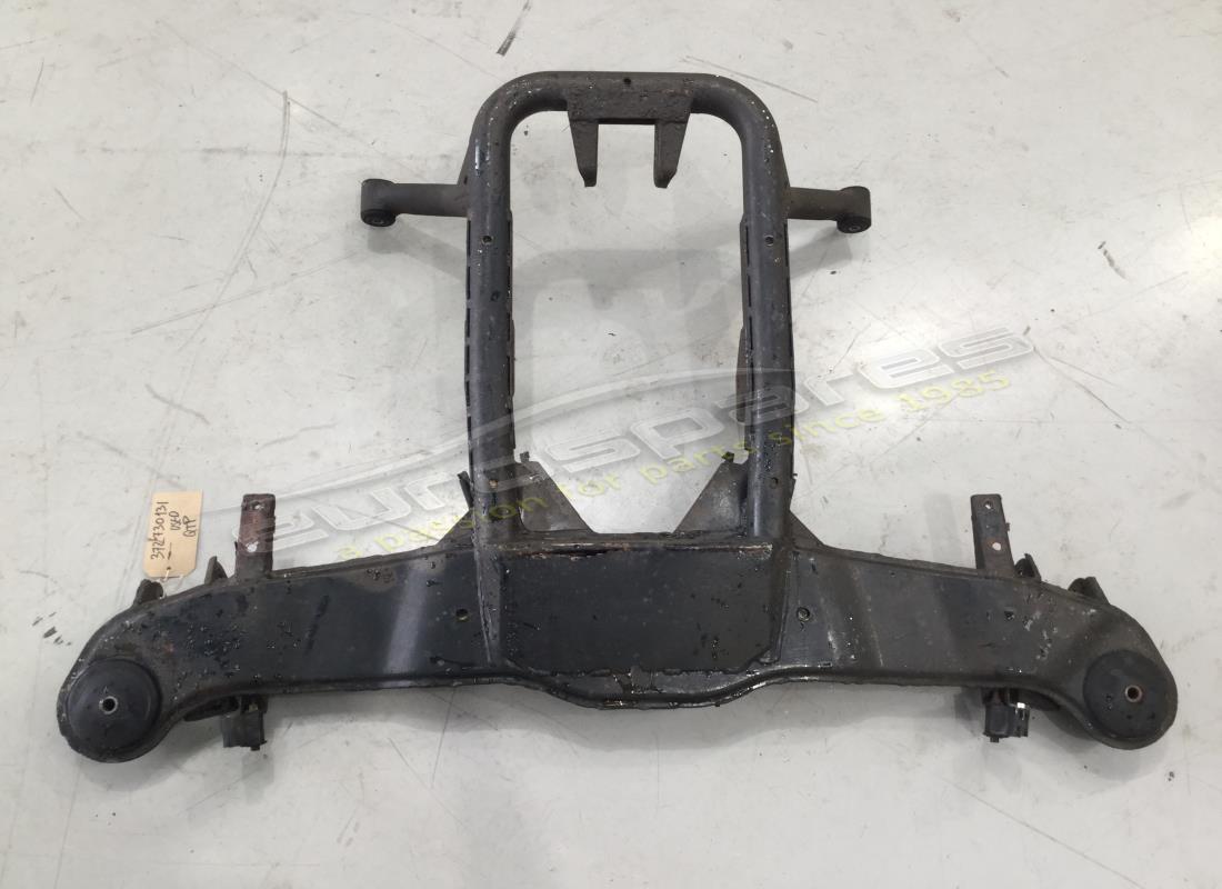 UTILISÉ Maserati SOUS-CHÂSSIS ARRIÈRE. NUMÉRO DE PIÈCE 372730131 (1)