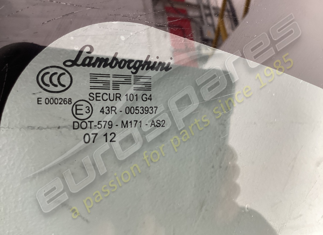 vitre latérale arrière d'occasion lamborghini. numéro de pièce 418845299 (2)