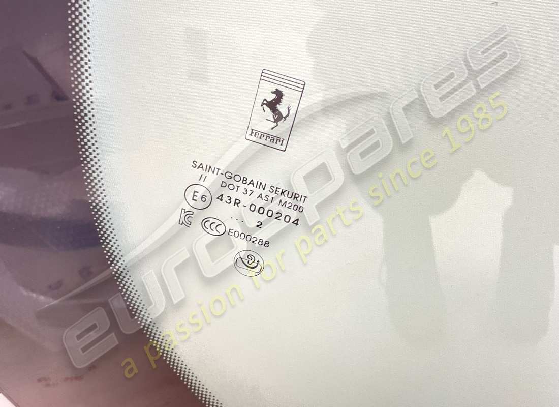 nouveau pare-brise ferrari. numéro de pièce 897059 (2)