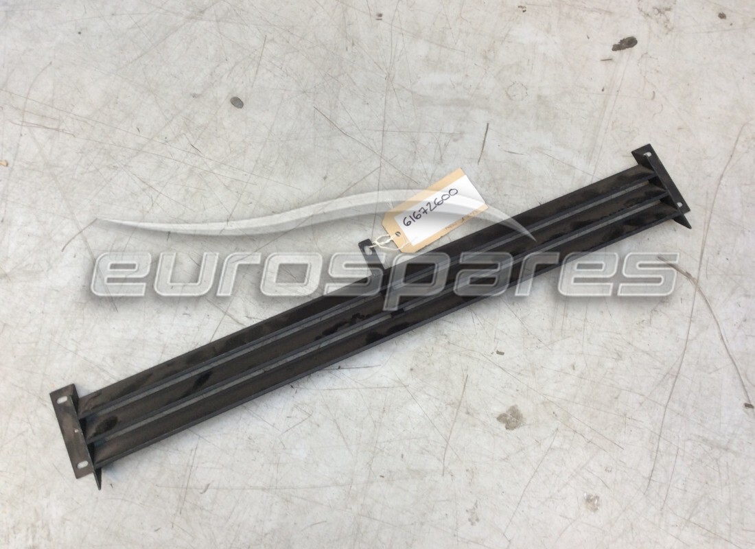 NOUVELLE GRILLE DE CAPOT AVANT Ferrari . NUMÉRO DE PIÈCE 61672600 (1)