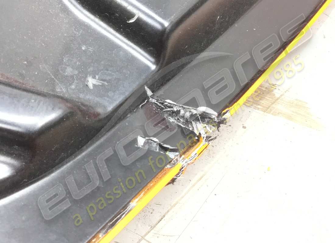 couvercle de coffre lamborghini endommagé. numéro de pièce 476827025 (7)