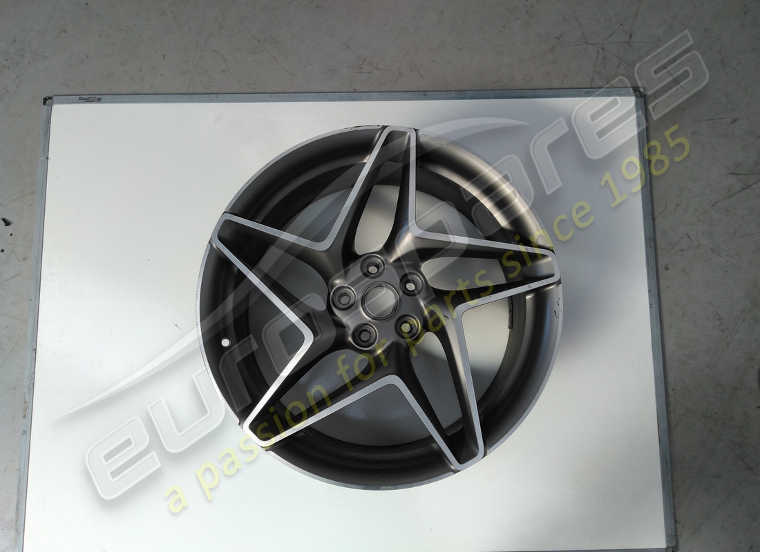 utilisé ferrari roue avant gauche. numéro de pièce 861246 (1)