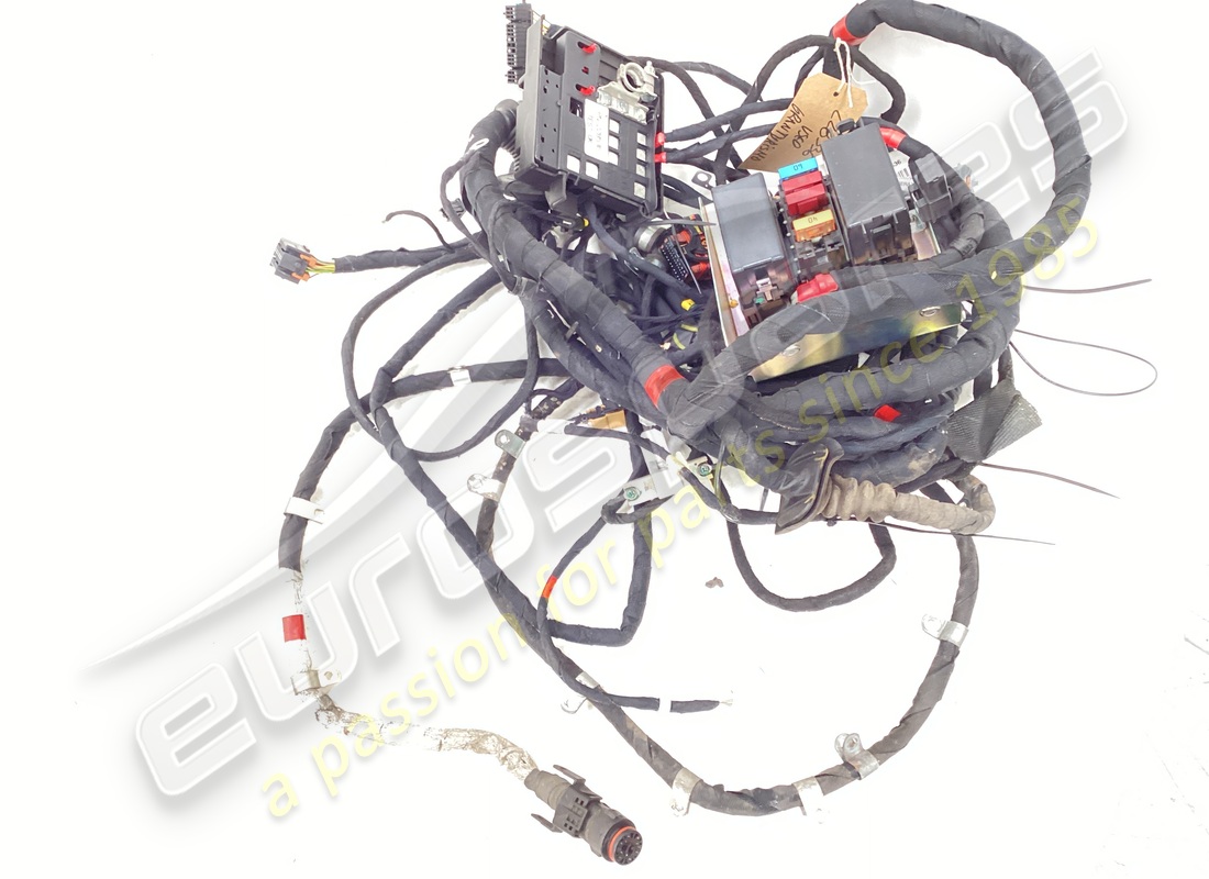 UTILISÉ Maserati COMPT. MOTEUR COMPLET. CÂBLAGE (OPT) . NUMÉRO DE PIÈCE 228523 (1)