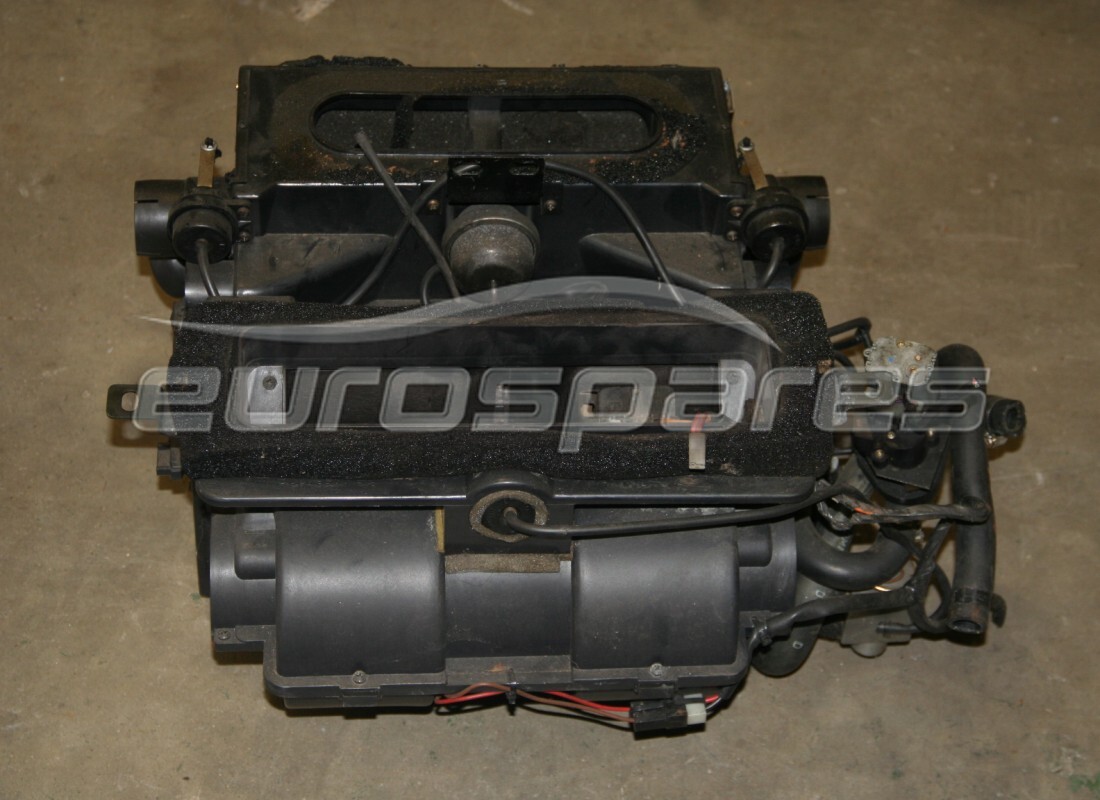 UTILISÉ Maserati BOÎTE DE CHAUFFAGE COMPLÈTE. NUMÉRO DE PIÈCE 375515165A (1)