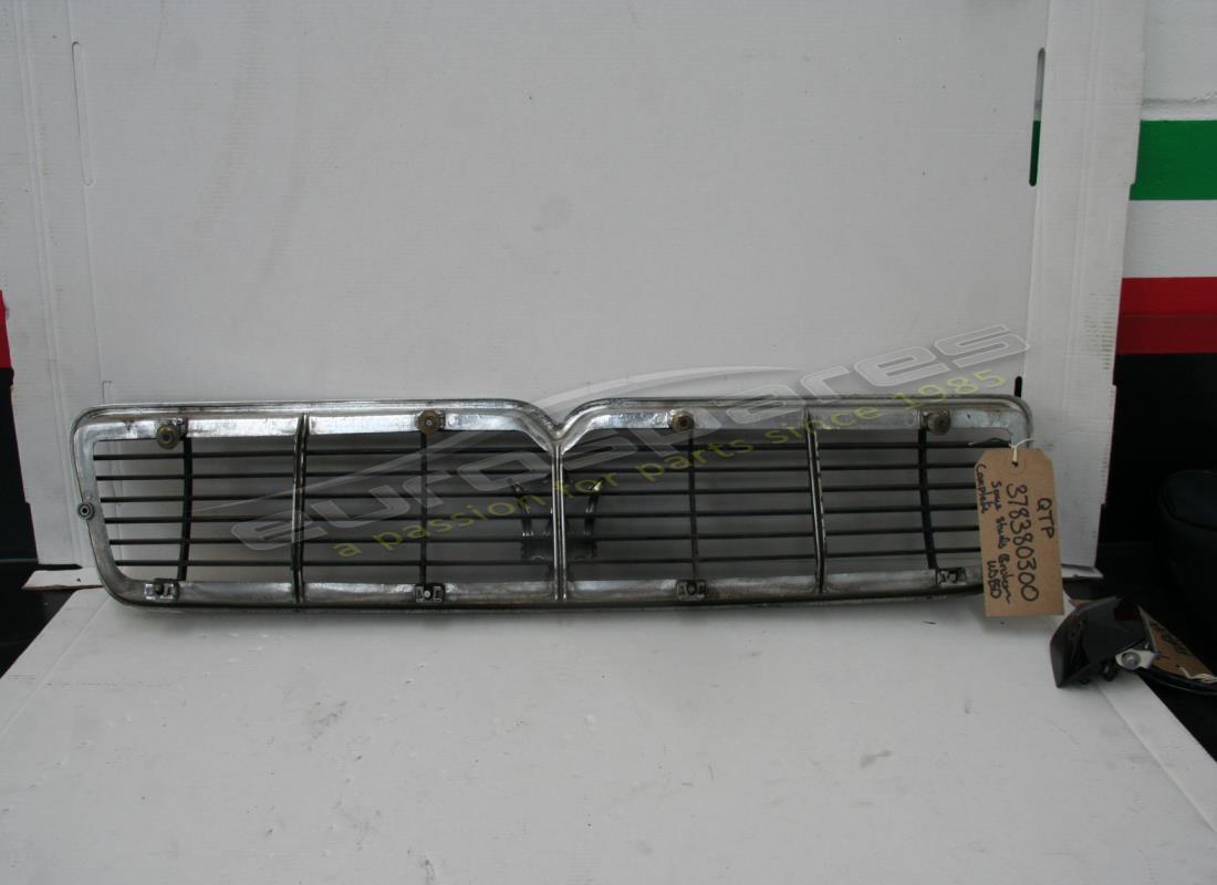COUVERCLE DE COMPARTIMENT MOTEUR D'OCCASION Maserati, RADIATEUR G. NUMÉRO DE PIÈCE 378380300 (1)