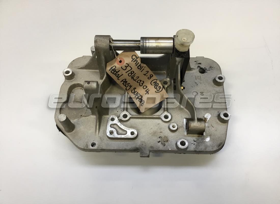 UTILISÉ LE SOUTIEN Maserati . NUMÉRO DE PIÈCE 378420304 (1)