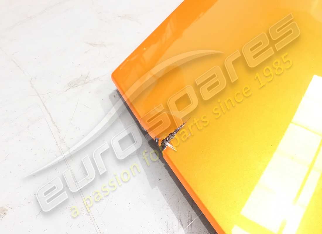 couvercle de coffre lamborghini endommagé. numéro de pièce 476827025 (3)