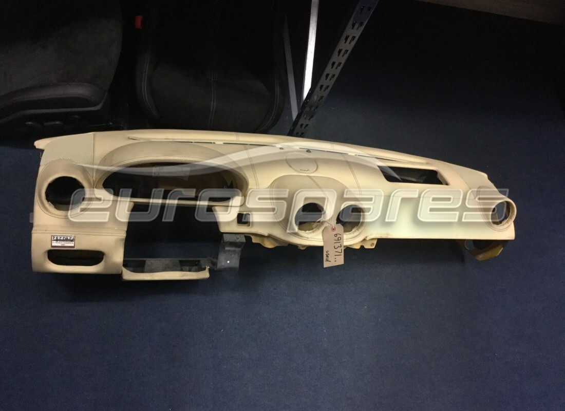 UTILISÉ Ferrari SOUS-STRUCTURE SUPÉRIEURE DU TABLEAU DE BORD. NUMÉRO DE PIÈCE 691371.. (1)