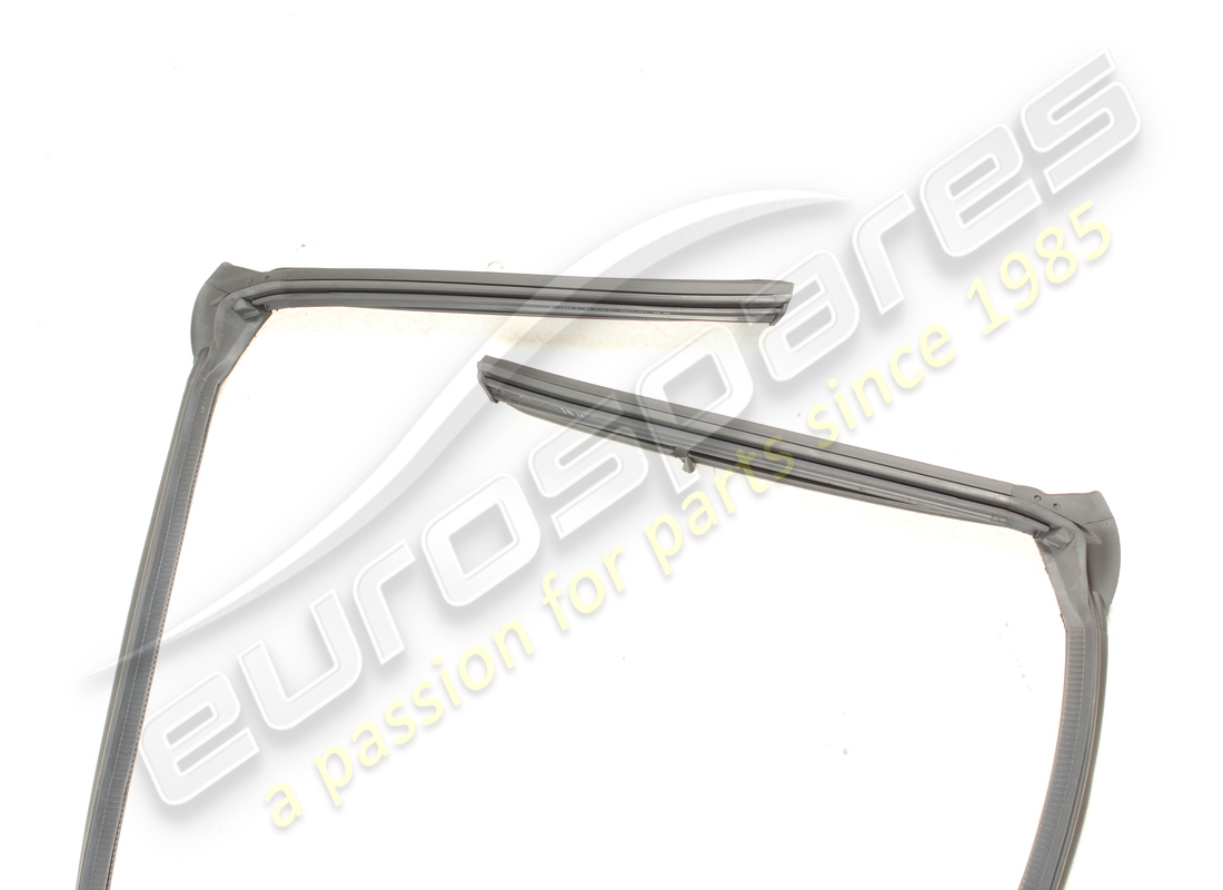 joint de capote arrière neuf ferrari. numéro de pièce 80458400 (2)