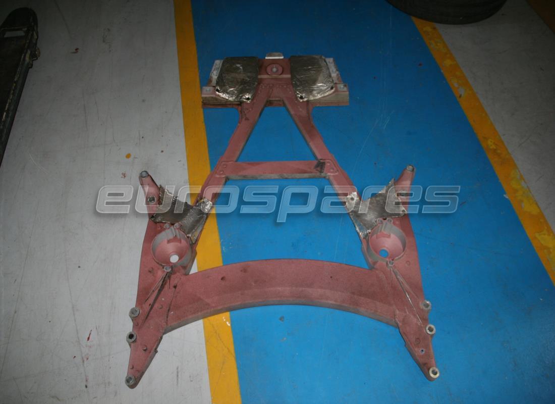 UTILISÉ Ferrari SOUS-CHÂSSIS DE MOTEUR. NUMÉRO DE PIÈCE 265529 (1)