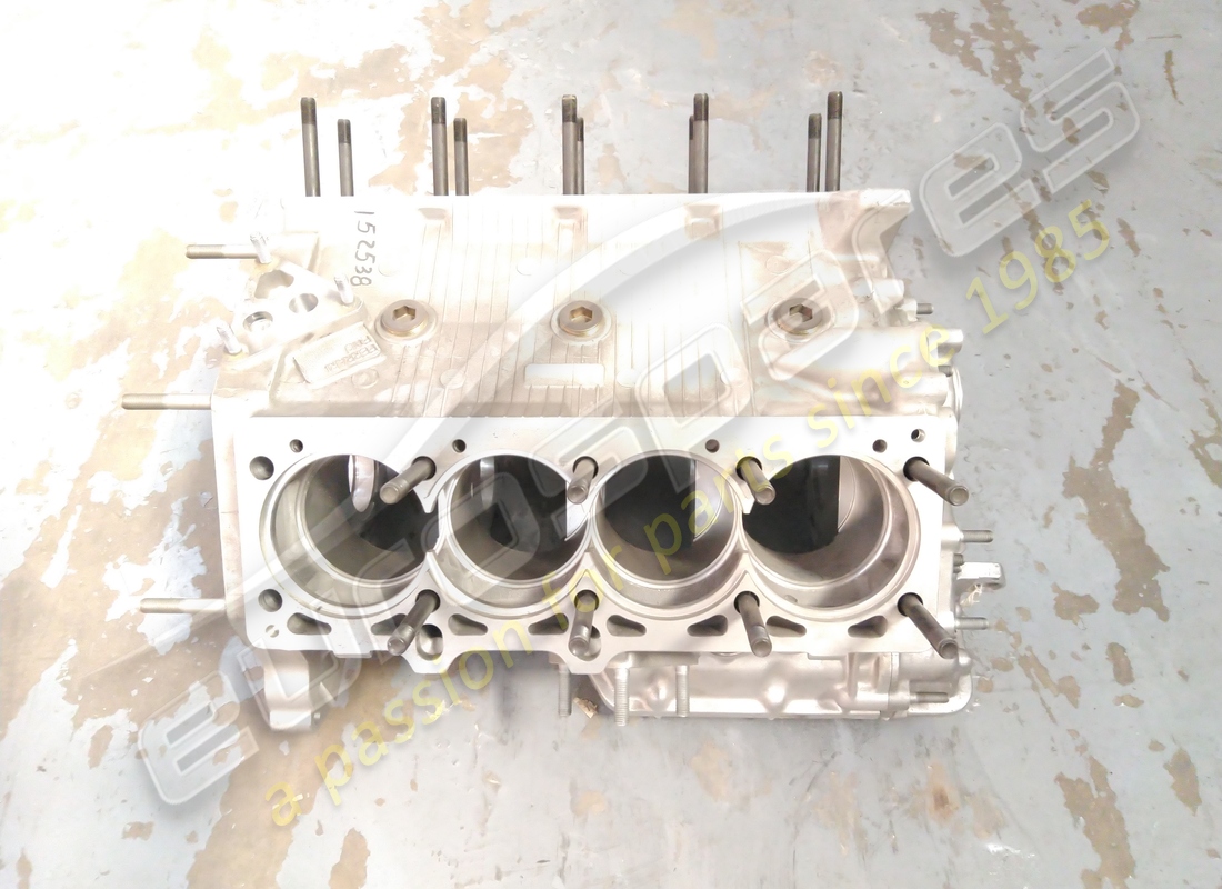 nouveau carter moteur ferrari f348. numéro de pièce 152538 (1)