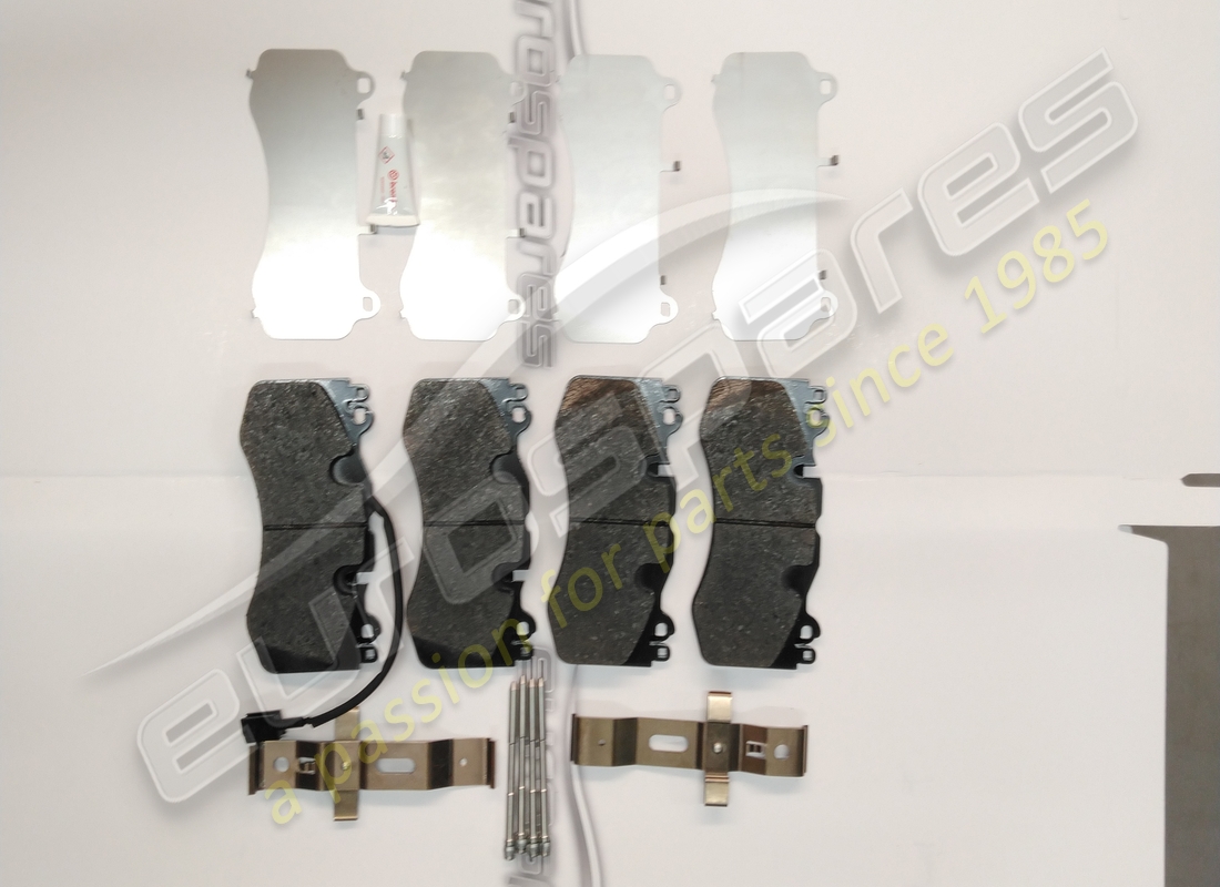 kit de plaquettes avant neuf maserati. numéro de pièce 673013304 (1)