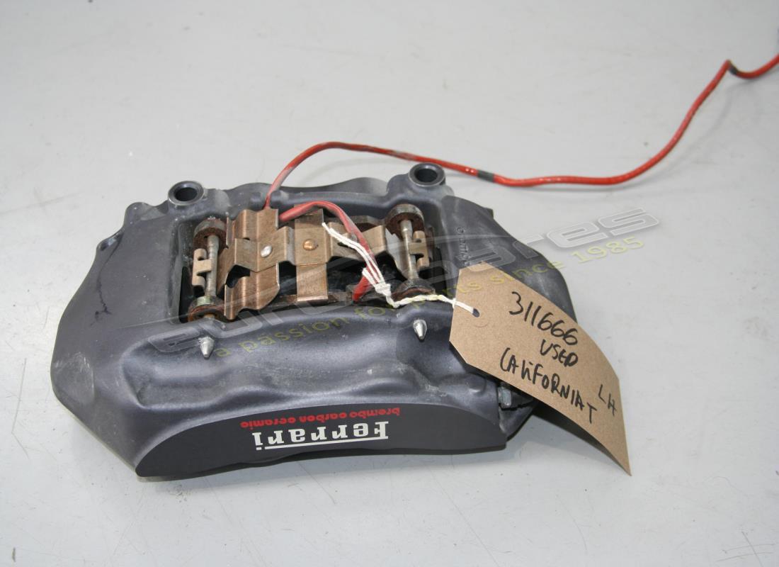 UTILISÉ Ferrari ÉTRIER ARRIÈRE GAUCHE AVEC PLAQUETTES. NUMÉRO DE PIÈCE 311666 (1)