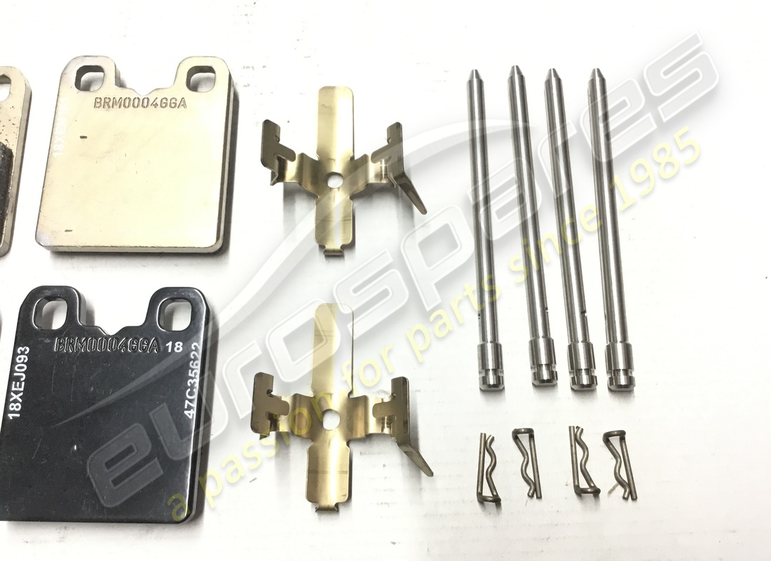 nouveau ferrari ensemble de coussins epb. numéro de pièce 70004343 (2)