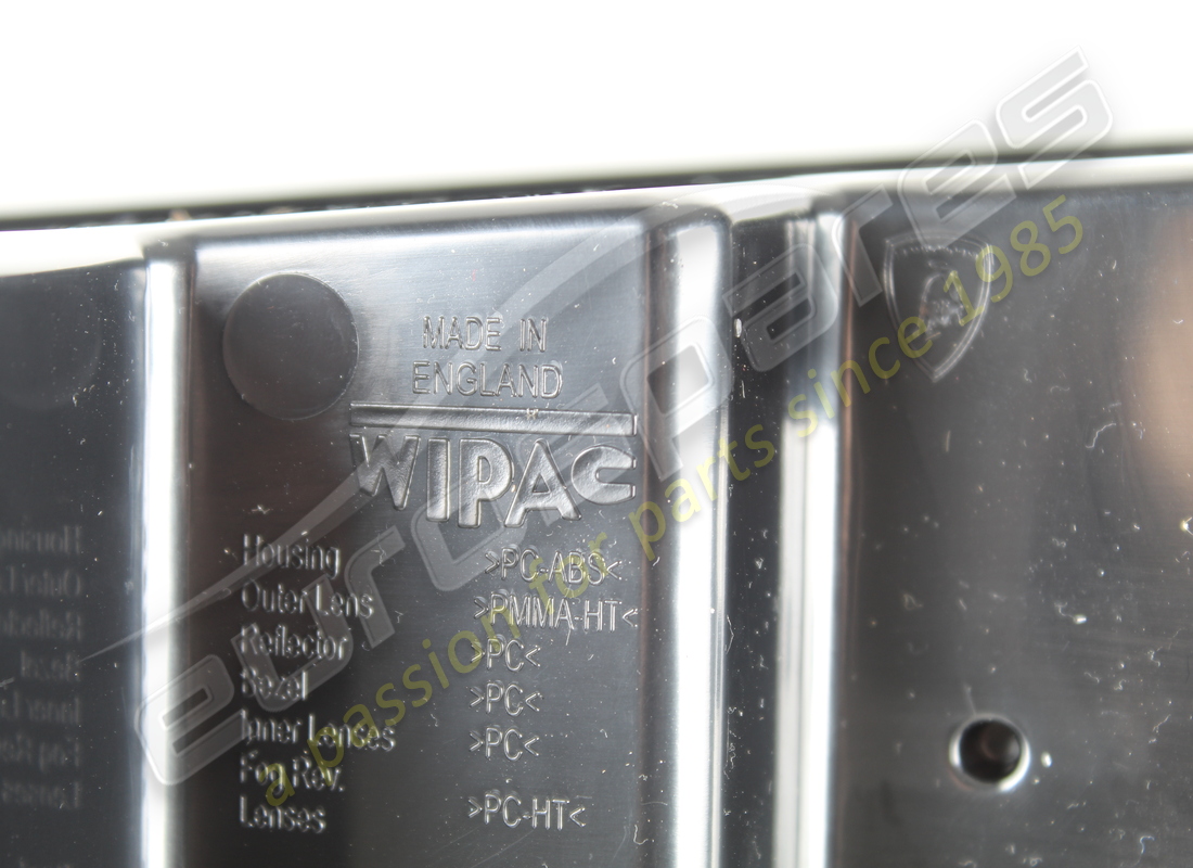 NEW LAMBORGHINI RH REAR TAIL LIGHT. PART NUMBER 470945096D (3) new lamborghini rh rear tail light. part number 470945096d (3)