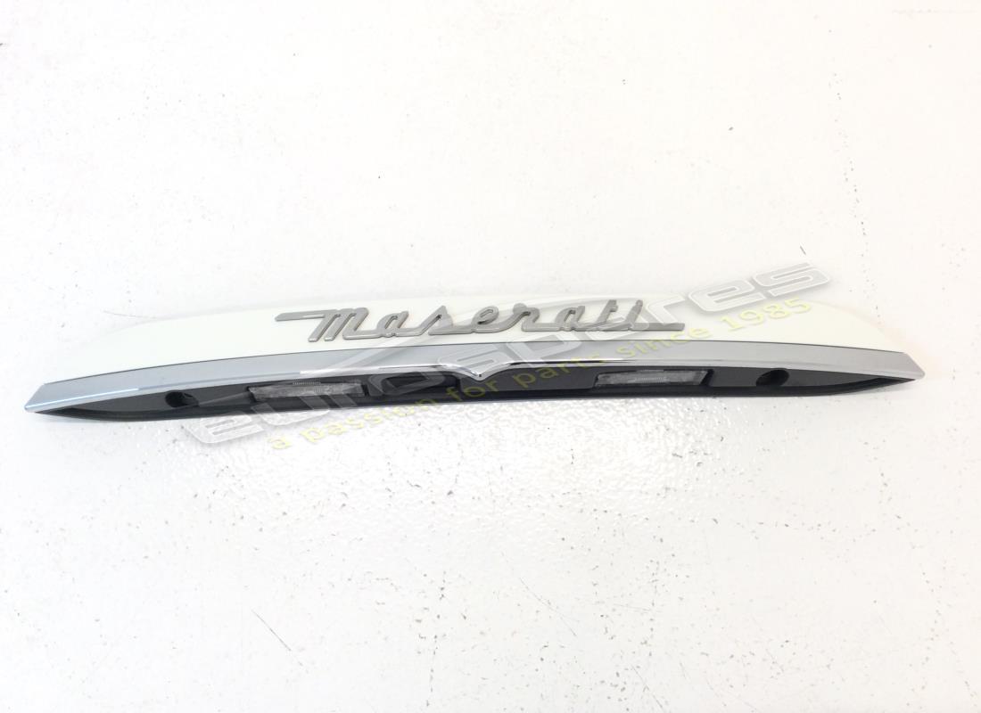 nouvelle barre lumineuse blanche maserati. numéro de pièce 670017262 (1)