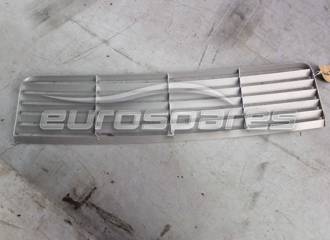 NOUVELLE GRILLE DE RADIATEUR Ferrari FERME . NUMÉRO DE PIÈCE 40042608 (1)