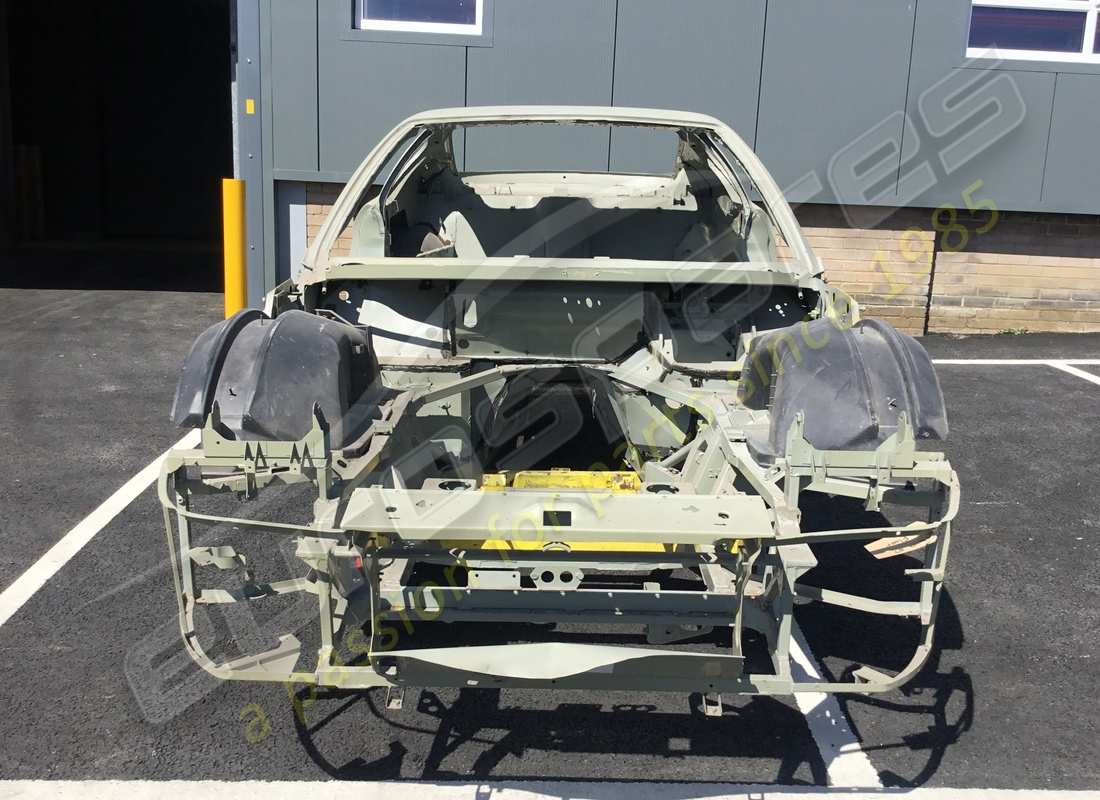 nouvelle carrosserie complète ferrari ferrari 456. numéro de pièce 64318000 (3)