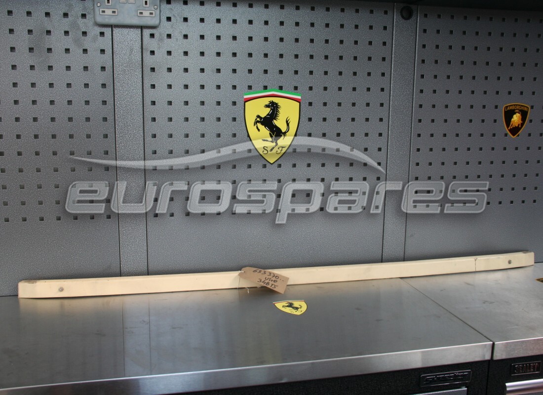 MOULURE PORTE-VALISE Ferrari UTILISÉE. NUMÉRO DE PIÈCE 633370.. (1)