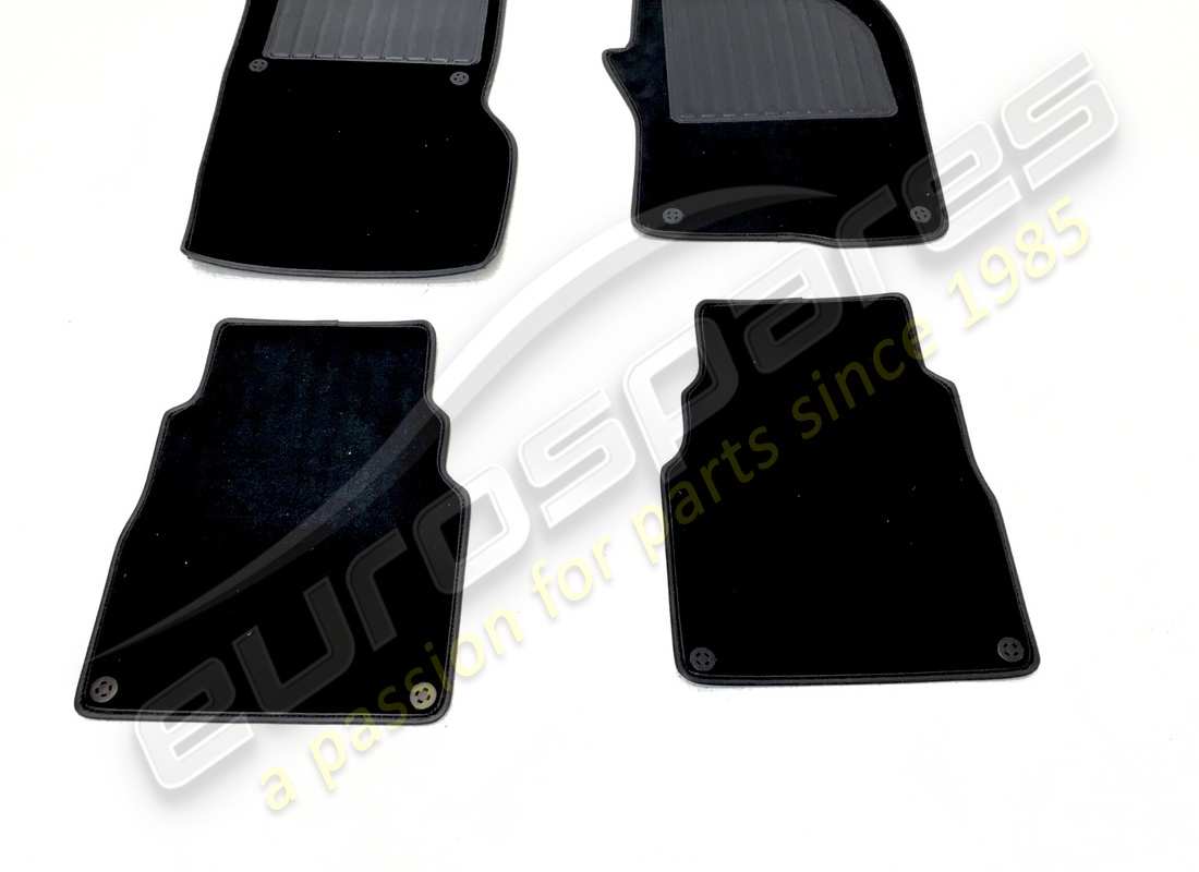 NOUVEAU (AUTRE) Maserati ENSEMBLE DE TAPIS POUR VOITURE AVEC EXTINCTEUR MANUEL RHD . NUMÉRO DE PIÈCE 381510040 (1)