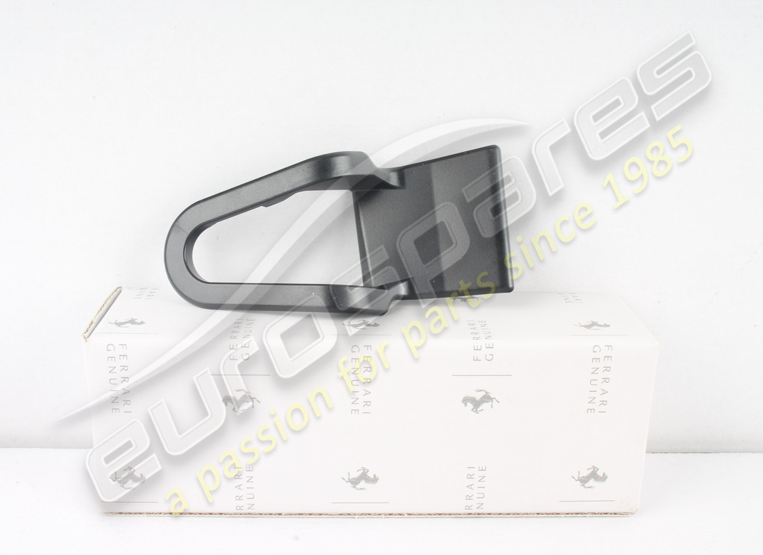 nouvelle plaque droit ferrari. numéro de pièce 68640600 (3)