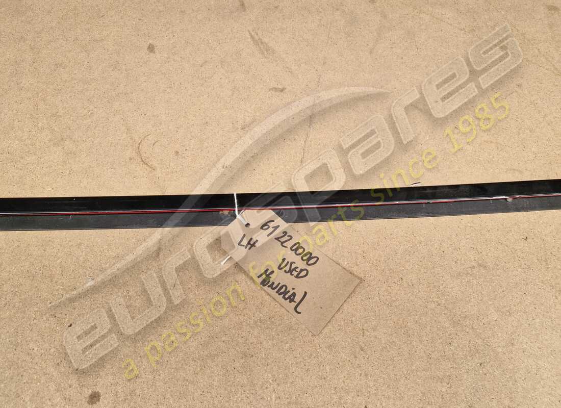 moulure de porte gauche ferrari utilisée. numéro de pièce 61220000 (3)