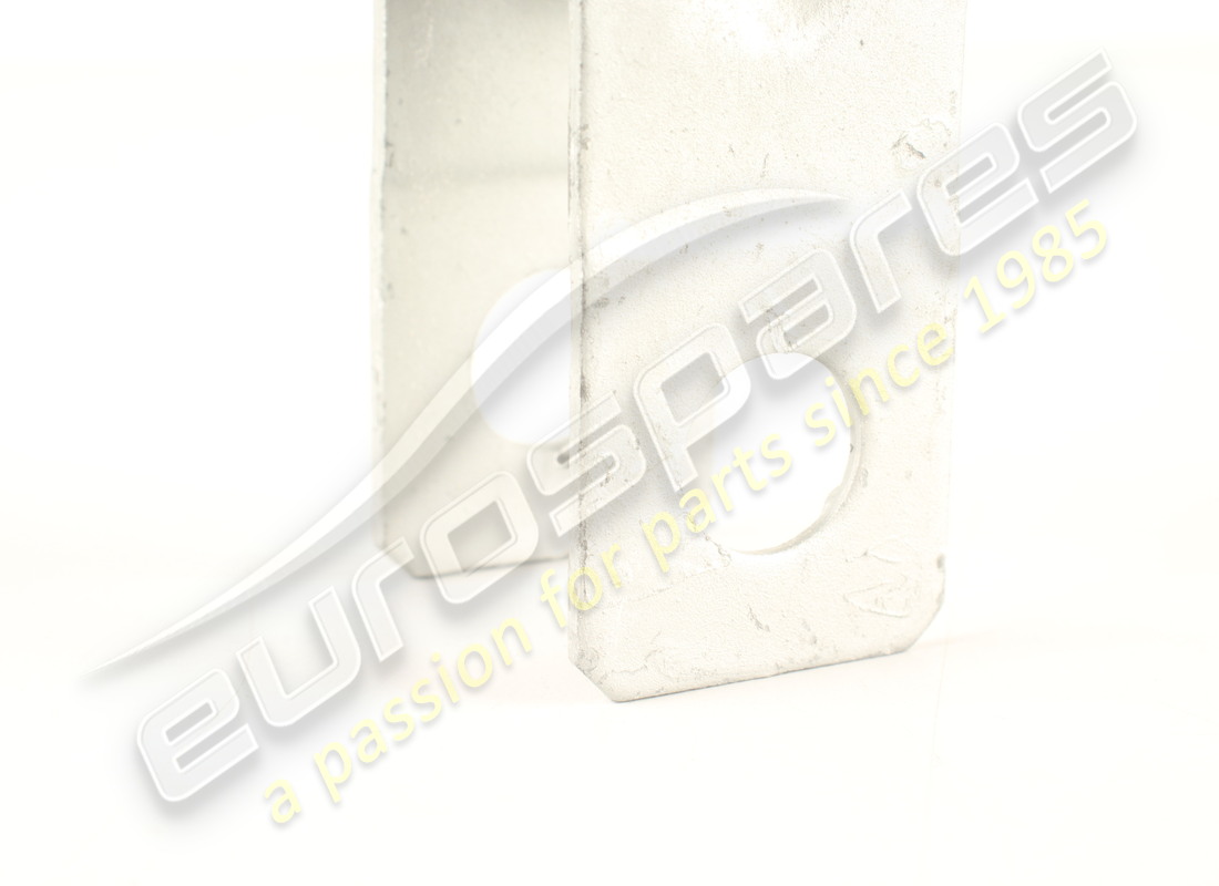 nouveau support maserati. numéro de pièce 670006270 (3)