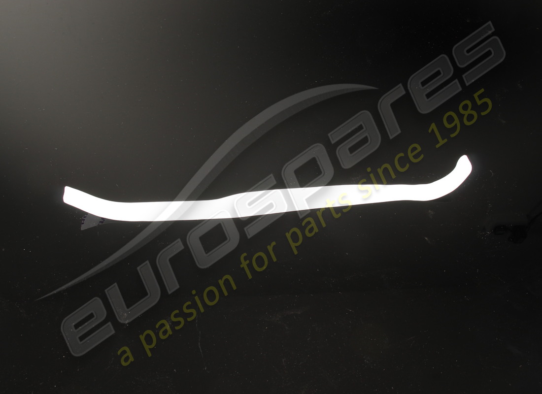 bande adhésive arrière droite neuve ferrari. numéro de pièce 82021900 (1)